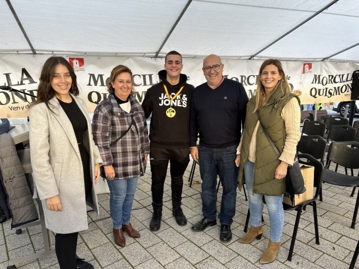 Imagen de 251123 Cedillo tuvo ocasión de saludar a David Lanchas, campeón de CLM de karate en categoría cadete