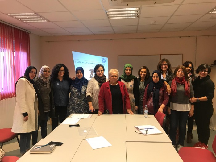 Imagen de Ana Gómez y Charo Navas en el curso de Médicos del Mundo en Olías del Rey