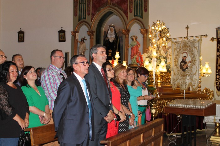 Imagen de Álvaro Gutiérrez junto al alcalde de Cabezamesada en las fiestas de la localidad