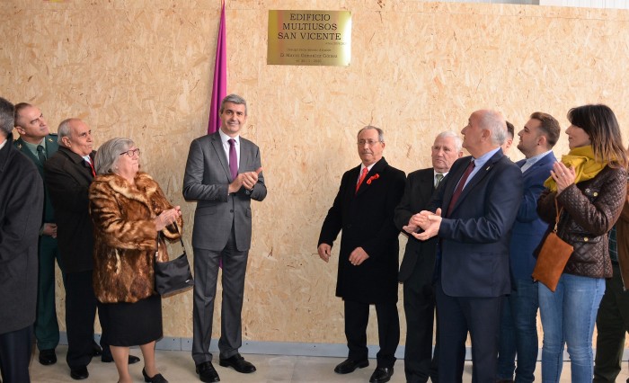 Placa conmemorativa de la inauguración del edificio multiusos de Paredes de Escalona