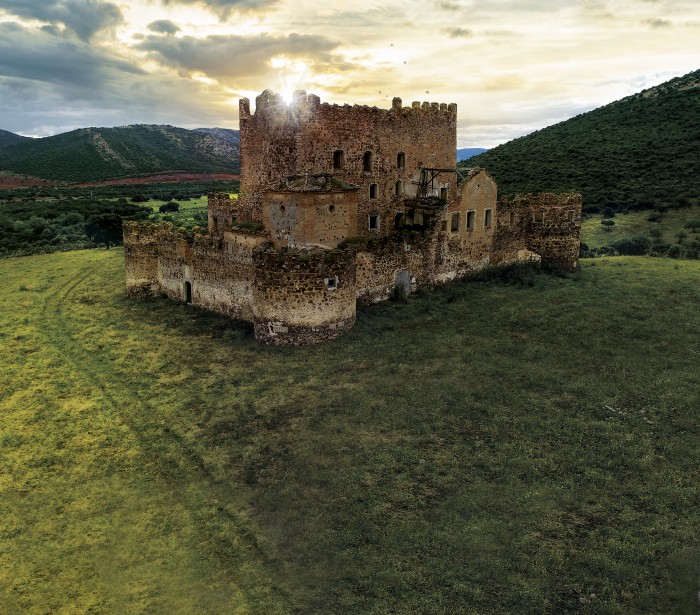 Castillo de Guadalerzas Los Yébenes. Iván Molina. Mayo