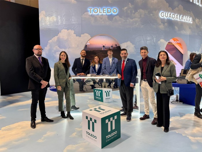 Joaquín Romera asiste a la inauguración del stand en Fitur