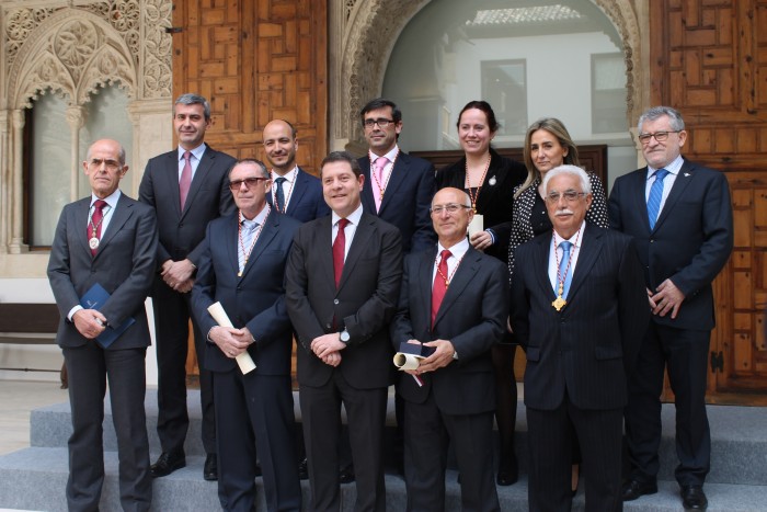 Imagen de Foto de familia del acto del centenario de la RABACHT