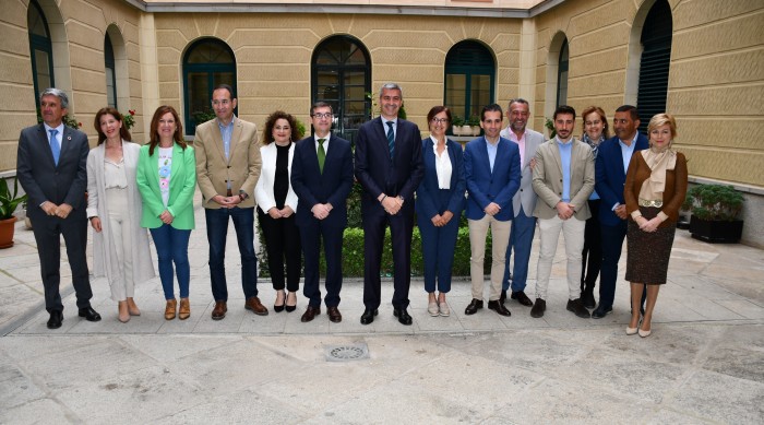 Imagen de Foto de familia de Álvaro Gutiérrez con su equipo de Gobierno