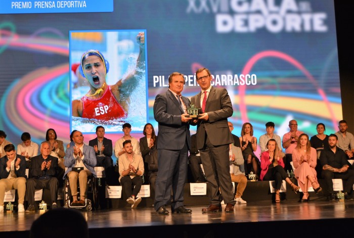 Imagen de El padre de Pili Peña recoge su Premio Prensa Deportiva