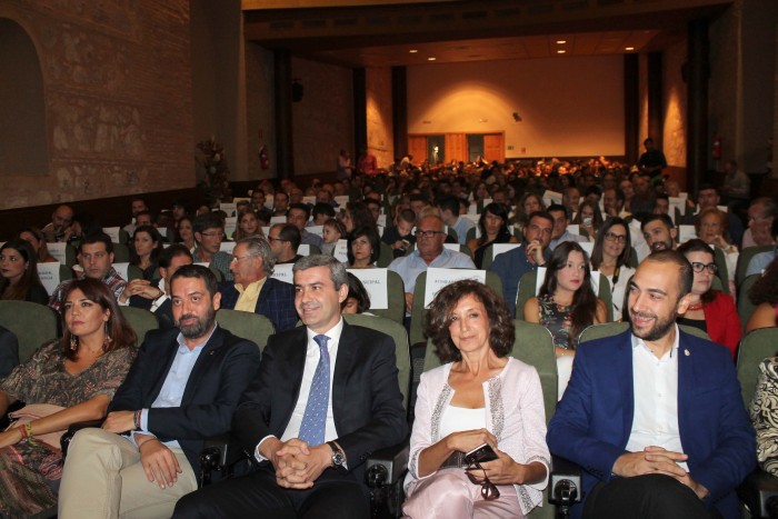 Imagen de Álvaro Gutiérrez en la gala que llenó de público el Auditorio del Palacio de Pedro I