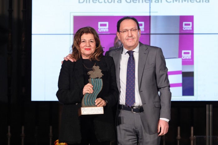 Jesús Guerrero entrega el premio a CMMedia