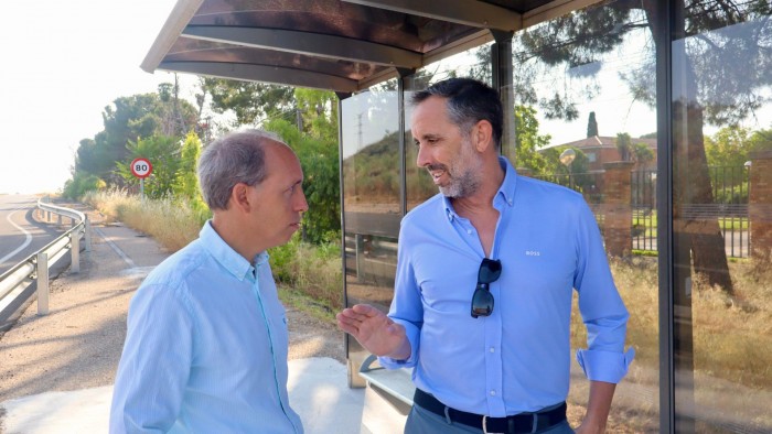 Imagen de Daniel Arias e Iñaki Jiménez en la nueva marquesina