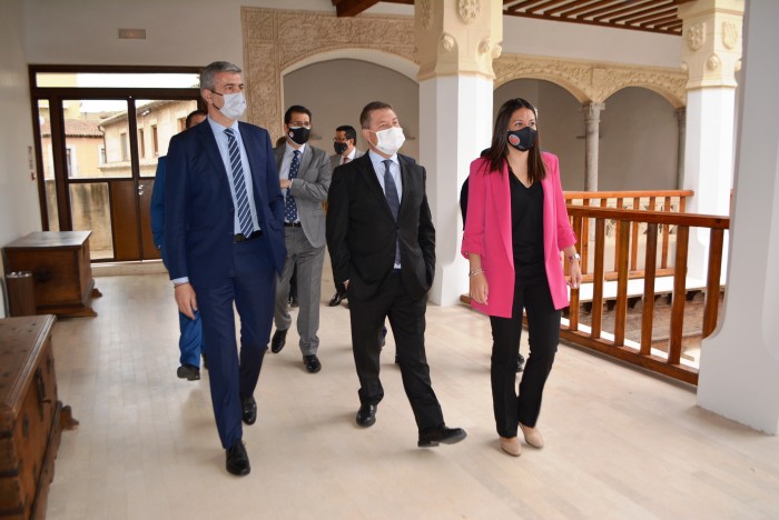 Álvaro Gutiérrez con Emiliano García-Page y Bárbara García