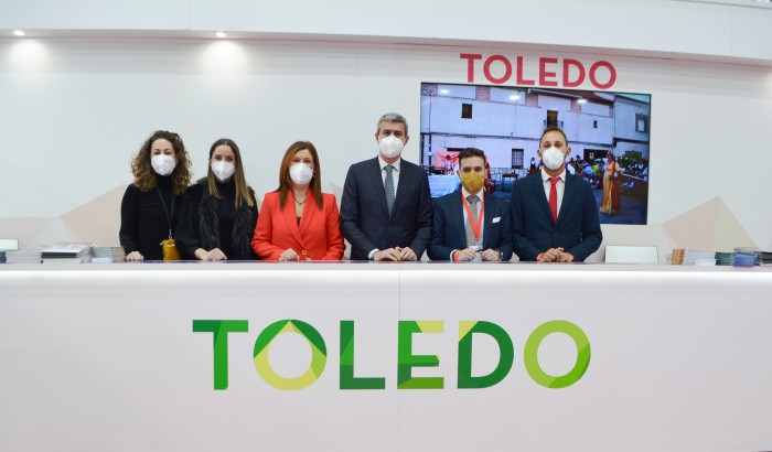 Imagen de Álvaro Gutiérrez con los técnicos de turismo de la Diputación de Toledo