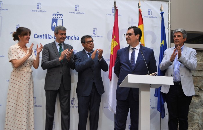 Imagen de Álvaro Gutiérrez en la toma de posesión del nuevo delegado de la Junta en Toledo