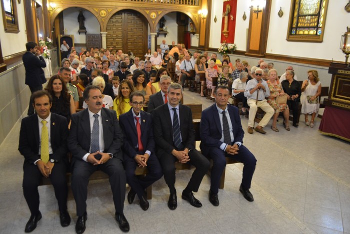 Imagen de En la iglesia parroquial antes de comenzar la Misa en honor de San Juan Bautista