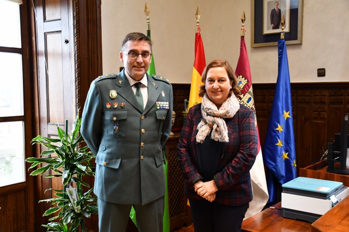 Cedillo con el nuevo jefe de la demarcación de tráfico de la Guardia Civil