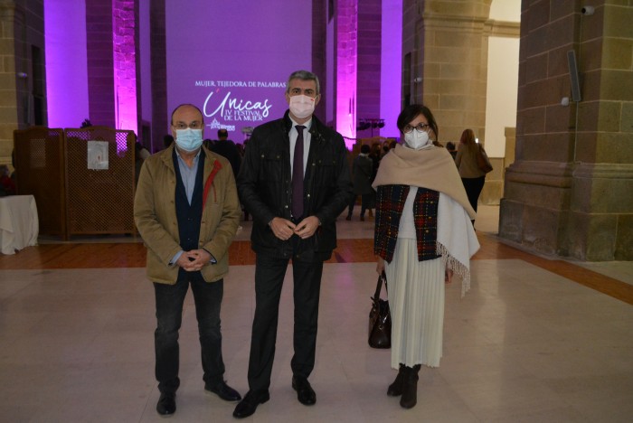 Imagen de Álvaro Gutiérrez, Juan Morcillo y Ana Gómez en la Iglesia del Colegio de Jesuitas de Oropesa