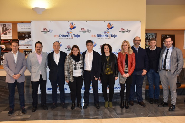 Imagen de Cristina Cebas con los asistentes a la inauguración de las jornadas