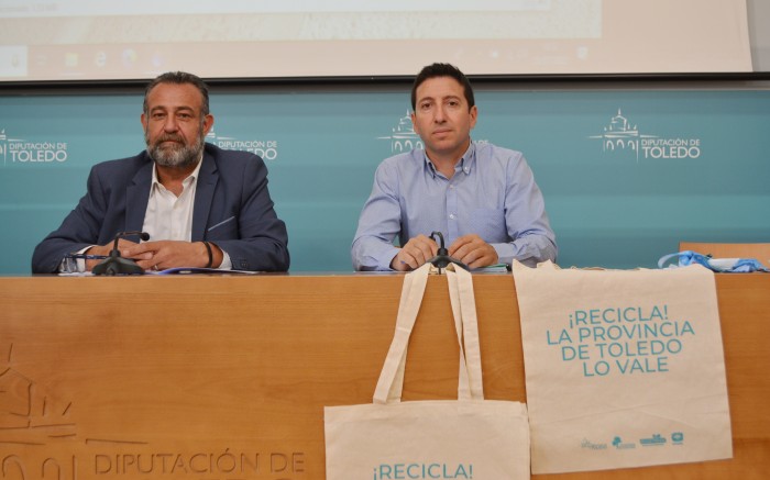 Imagen de Rafael Martín y Manuel Sánchez en la presentación de la campaña de reciclaje