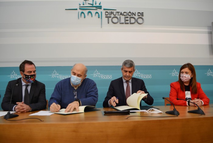 Álvaro Gutiérrez foto presentación talleres artesanales aulas