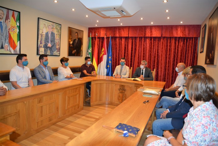 Imagen de Reunión en el salón de Plenos