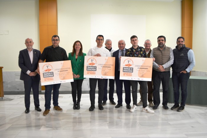 Imagen de María Jesús Pérez con los ganadores