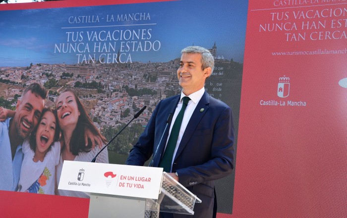 Imagen de Álvaro Gutiérrez durante su intervención en la presentación de la campaña de promoción del turismo