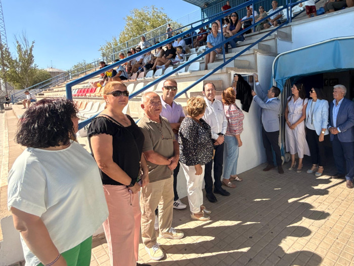 19092026 Cedillo inaugura el campo de fútbol de Madridejos junto al alcalde 5
