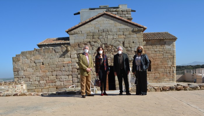 Imagen de Posado delante de la Ermita de Melque