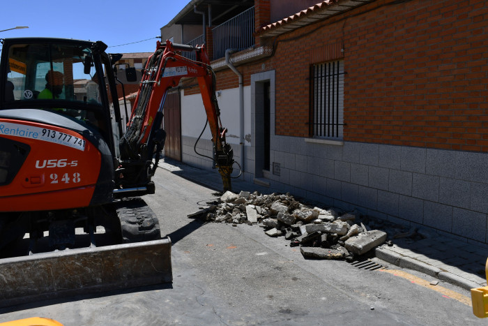 26052026 Guerrero y el alcalde de Fuensalida visitan las obras de las calles de la localidad 5