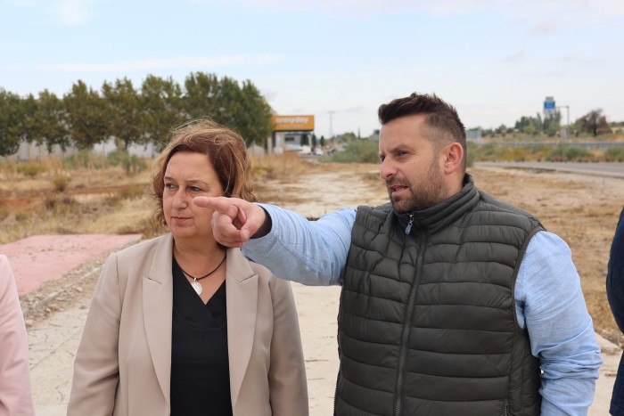 Imagen de La presidenta conoce obras en Burguillos