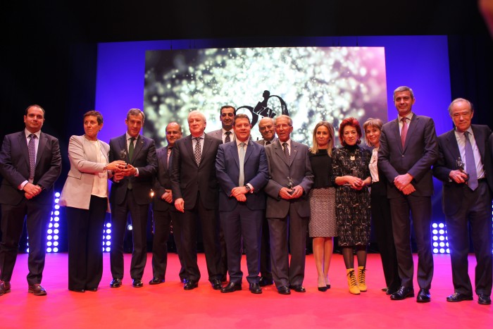 Álvaro Gutiérrez en la foto de familia de los premios de La Tribuna