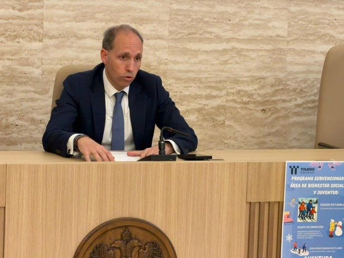 Imagen de Daniel Arias informa a las familias beneficiadas con el programa