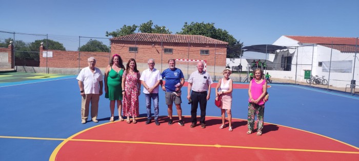 Imagen de María Jesús Pérez y Serafín Diego en la inauguración de la pista