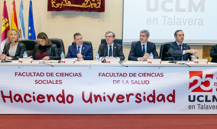 Imagen de Mesa presidencial 25 aniversario UCLM en Talavera de la Reina