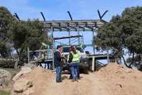 Marina García supervisando el hábitat del lince