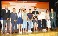 Ana Gómez con los premiados de la Olimpiada de Matemáticas de la provincia de Toledo